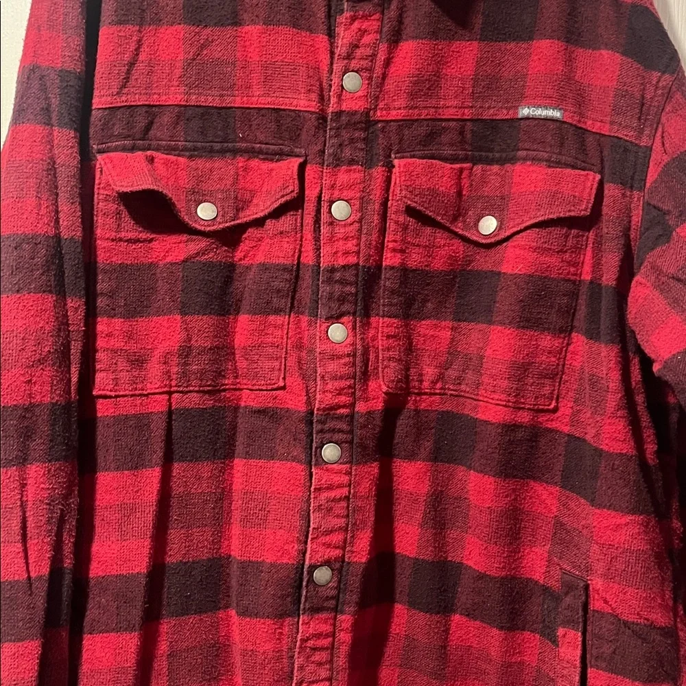 Columbia’s Plaid Button-Up fleece red black men’s XL shacket lumberjack - Picture 2 of 4